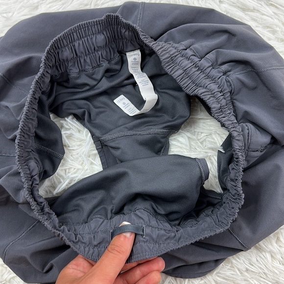 Lululemon Hotty Hot Short II (2.5") Dark Carbon - Picture 2 of 4